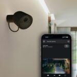 Telecamera intelligente - Philips Hue - Per esterni - Cablata - Visione notturna - 2K - Da tavolo - Nera - immagine 2