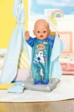 Tutina Baby Born - Blu - Fantasia orsetto - Con appendiabiti - Per bambole da 43 cm - immagine 2