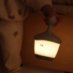 Luce notturna per bambini - BÉABA - Pixie Stick - Verde salvia - Rilevatore di pianto - Lunga durata della batteria - immagine 6