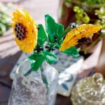 LEGO Botanicals 40524 Girasoli - Kit di costruzione con fiori artificiali - Per adulti o bambini dagli 8 anni in su - immagine 5