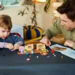 LEGO Bluey 11221 Scuola con Rusty e Bluey - Set di gioco creativo per bambine e bambini dai 4 anni in su - immagine 4