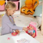 Bambola Emma - 10 funzioni - 10 accessori - Senza batterie - 43 cm - Età 3+ - immagine 4