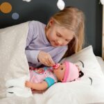 Bambola Emma - 10 funzioni - 10 accessori - Senza batterie - 43 cm - Età 3+ - immagine 5