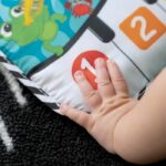 BABY EINSTEIN Ocean Explorers Neptune's Kick & Explore musical play mat, crib toy, from birth - Image 6
