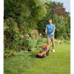 BLACK & DECKER 18V LITHIUM Cordless Lawnmower 33 cm - 2.5Ah - 2 batteries - 1 charger - BCMW3318L2-QW - Image 2