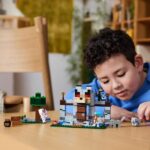 LEGO Minecraft 21261 The Wolf's Fortress - Skeleton Exploration Game - Image 5