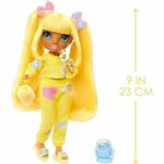 Junior High Pajama Party - 22 cm articulated fashion doll - Sunny (Yellow) - Many accessories - from 4 years - Image 3
