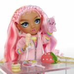 Rainbow High - Sparkle & Shine - 27cm fashion doll - Pink - Liquid glitter legs - Ages 4 and up - Image 3