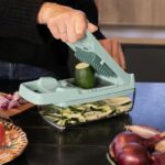 Multifunction mandolin - Livoo - MEN435 - 8 stainless steel blades - 1.5 L collection tray - Safe to use - Image 6