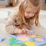 Fisher-Price-Wooden Flowers Puzzle-37-piece puzzle for preschool HXT97 - Image 3