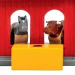 Animal barn - Accessory for wooden train circuit -7312350360127 - Brio World - Image 6