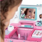 Smoby - Gabby and the Magic House - Easy to carry beauty case - 13 accessories included: hairdressing, nail care, makeup - - Image 2