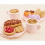 The snack table - SYLVANIAN FAMILIES - 5742 - Table set with chairs, dishes and pastries - Image 4