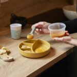 Suction plate - THERMOBABY - Silicone - Honey Yellow - Compartmentalized and non-slip - Image 2