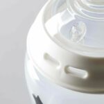 Tommee Tippee - Pack of 6 Closer to Nature bottles - Anti-Colic valve teat - 260ml - Fluorescent multicolour - Image 3