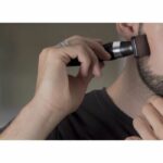 WAHL 05604-616 - Deluxe Travel Kit - Precision trimmer lithium-ion battery and toiletry bag - Rotating head - Comb - Image 6