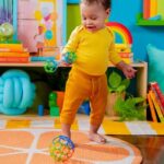 BRIGHT STARS O'Ball Baby Gift Set with 2 Baby Toys: a Rattle and a Classic O Ball in Red, Yellow, Blue and Green – Bild 4