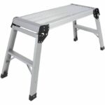 DEFPRO aluminum step - Foldable with non-slip feet - Dimensions: 90 x 30 cm - Height: 49.5 cm