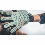 VETOCANIS 4in1 silicone grooming glove for cats and dogs - Image 4