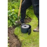 Garden edging - NATURE - Black - Recycled PE, thickness 3 mm - H7.5 cm x 10m - 10 black anchors - H19.5 x 1.9 x 1.8cm - Image 4